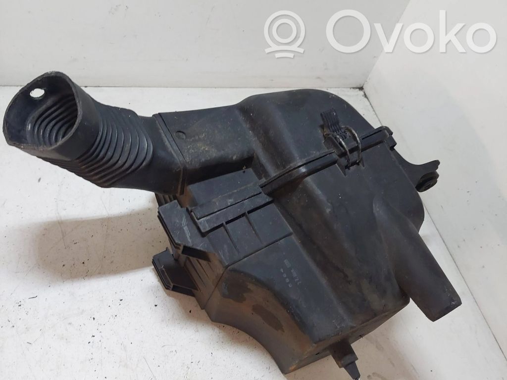 BMW 5 E39 Air filter box 