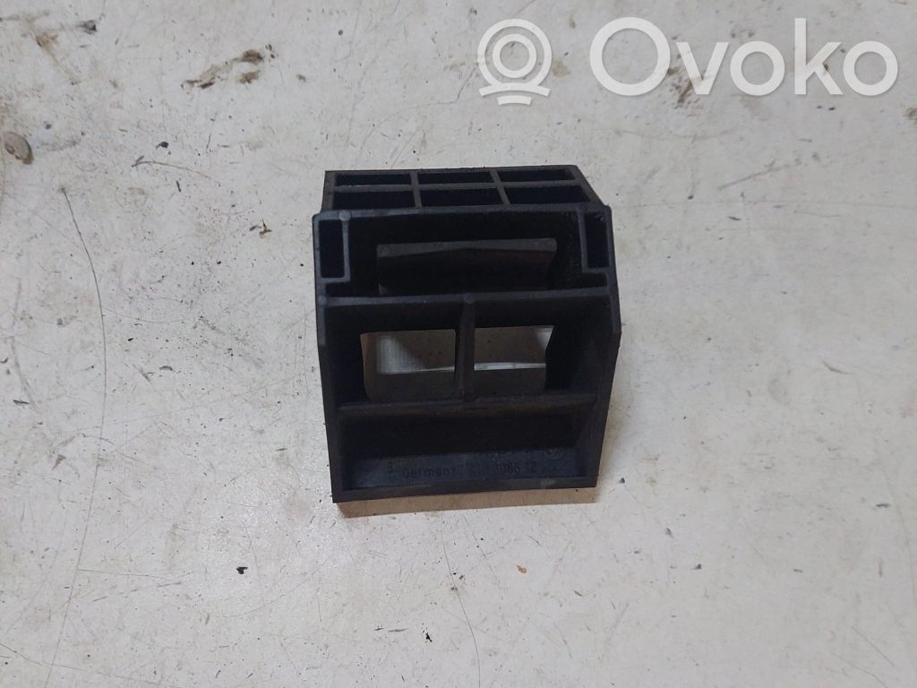 Fixation de radiateur   17117542517,17104476948,17114715021,17117519271,4476948,4715021,7519271,7542517