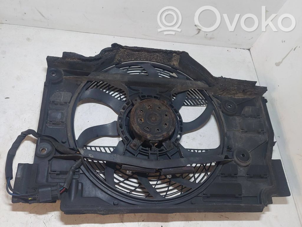 BMW 5 E39 Elektrisks radiatoru ventilators 