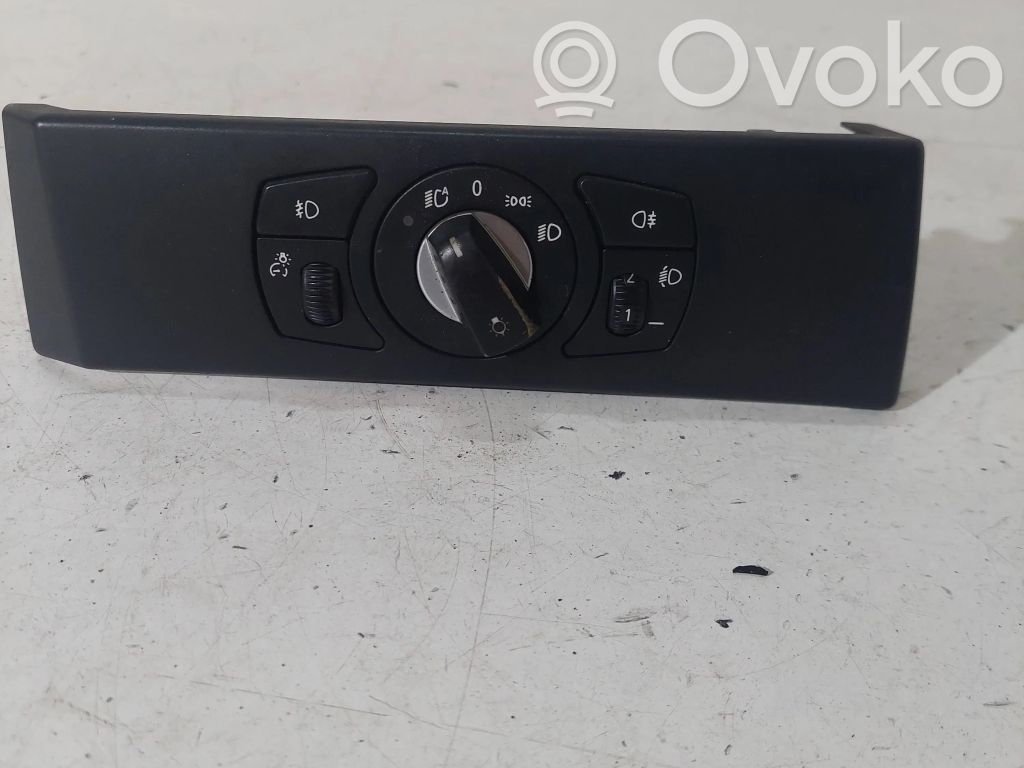 Light switch   692525102
