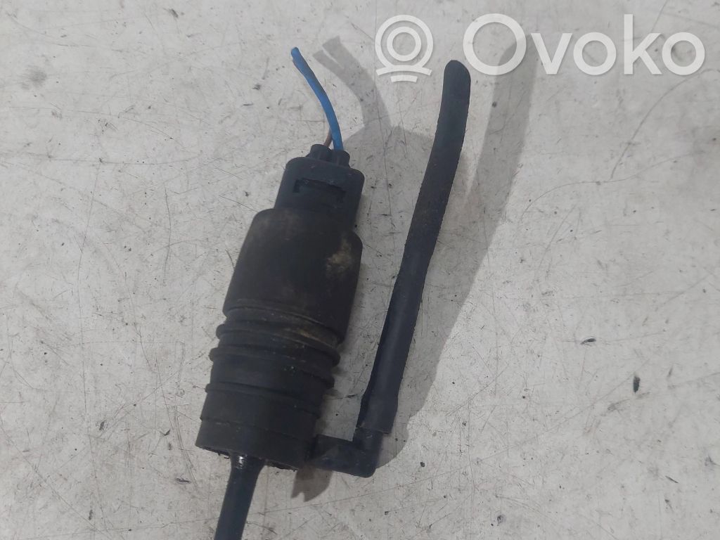 BMW 5 E39 Windscreen/windshield washer pump 