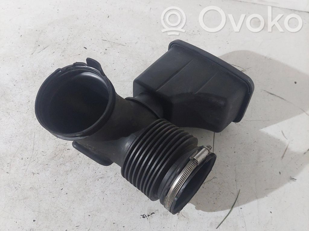 BMW 5 E60 E61 Air intake duct part 