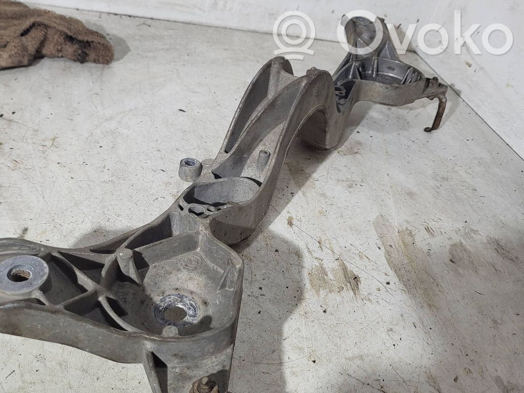 Gearbox mounting bracket   340462104