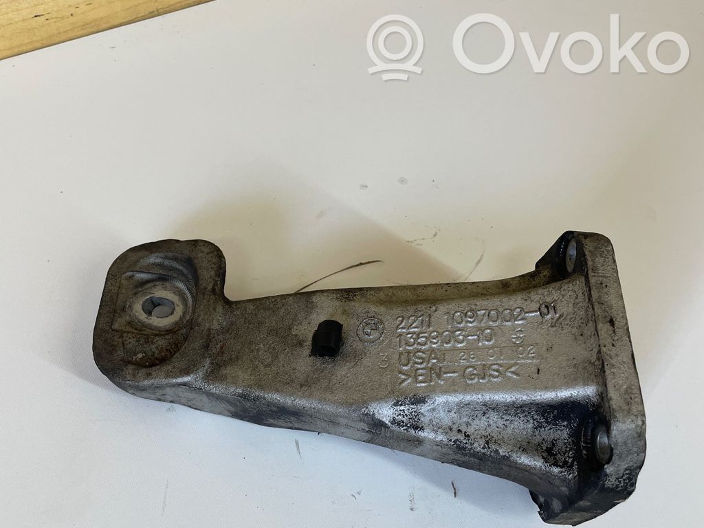 Engine mounting bracket   1097002