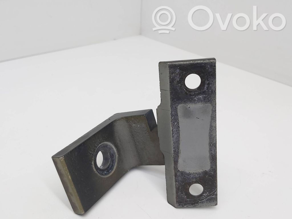 Priekšpusē augšējā vira (eņģe)   7068073,0705,ES03DE