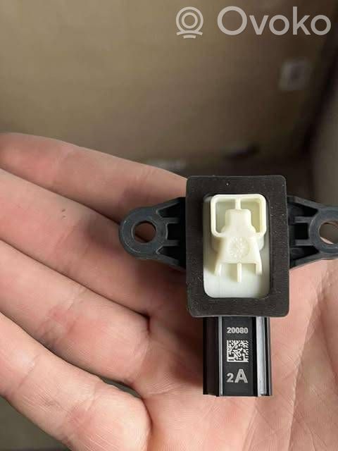 Tesla Model Y Mechanizm podnoszenia szyby przedniej bez silnika 