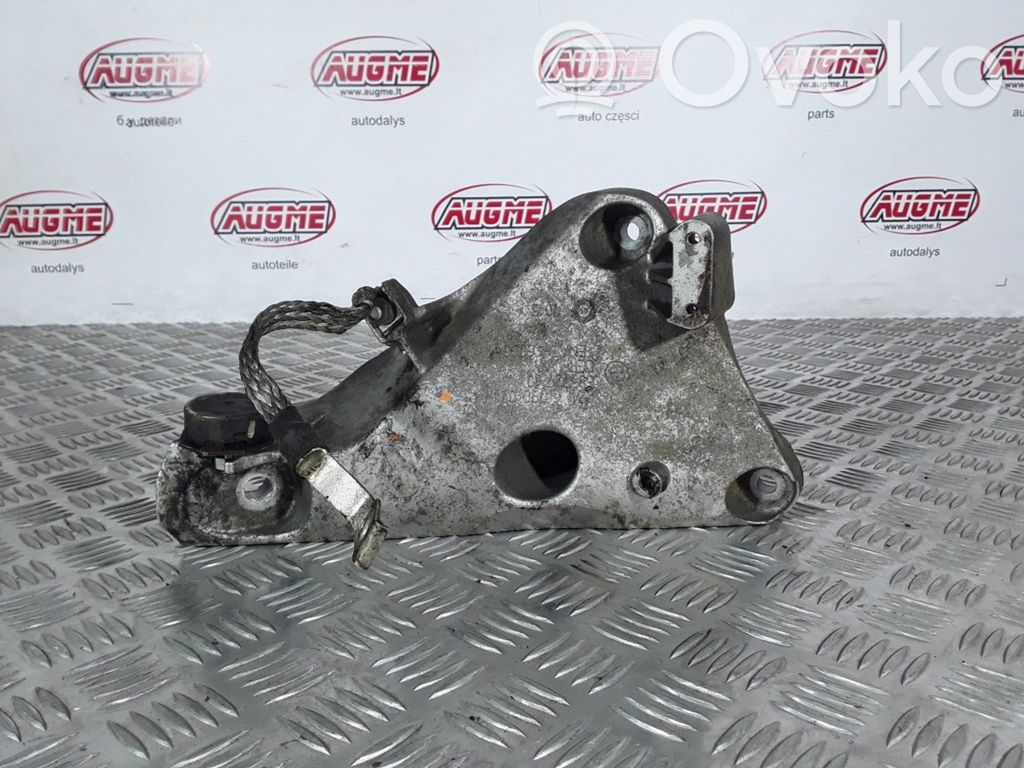 Engine mounting bracket   6790021