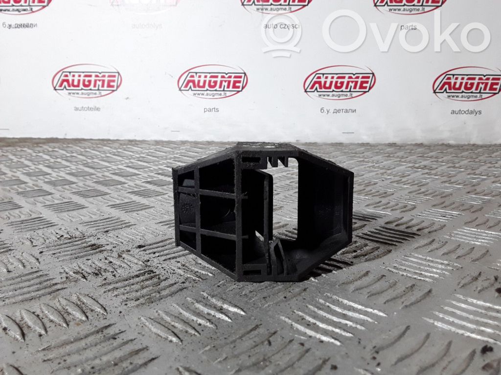 Radiator mount bracket   1436264