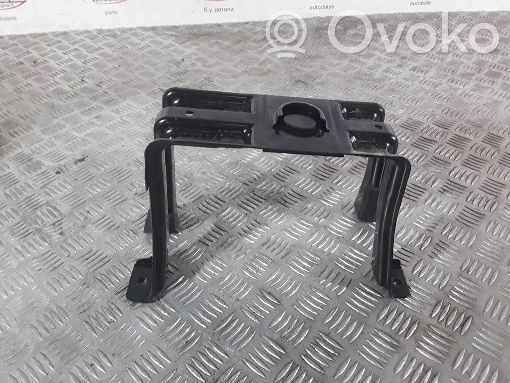 Audi A4 Allroad Spare wheel mounting bracket 