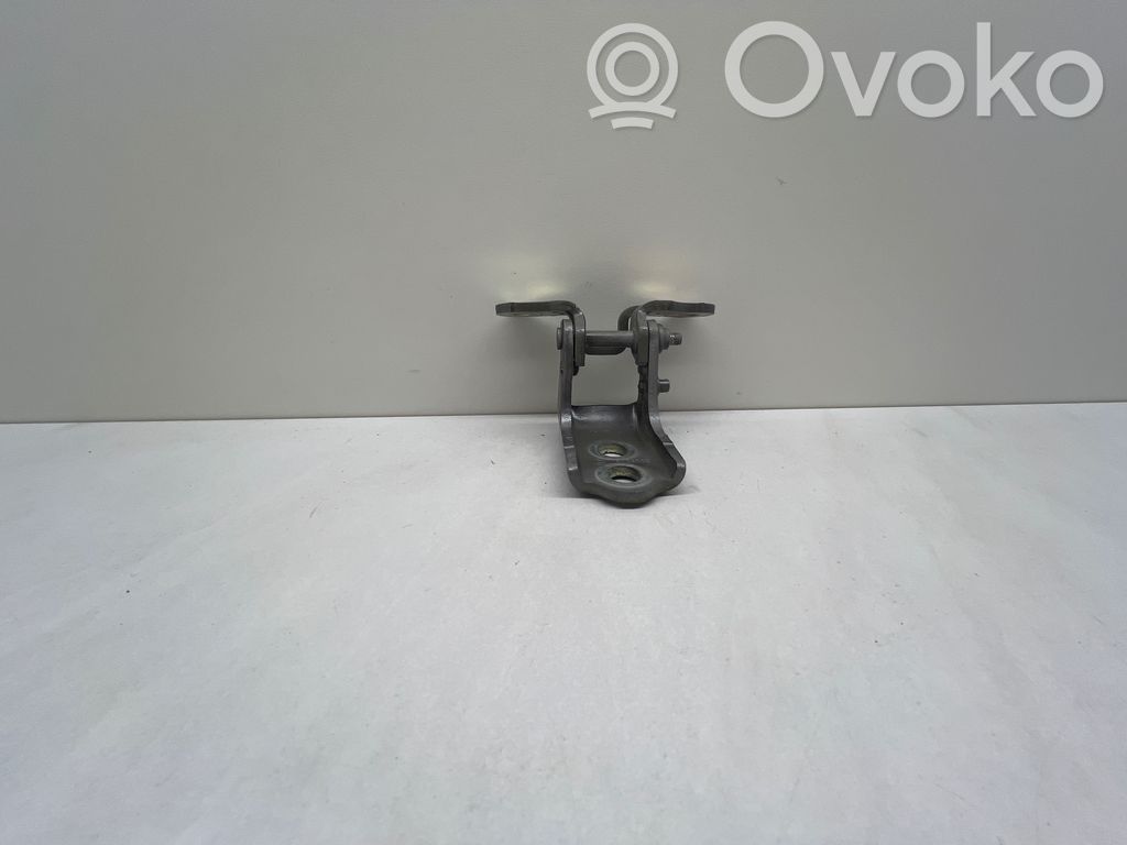 Renault Captur II Rear door lower hinge 