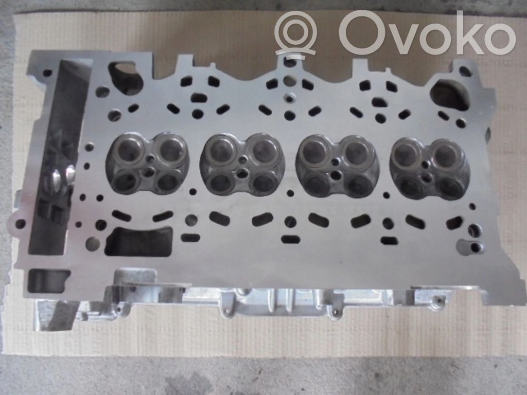 BMW 1 E81 E87 Engine head 