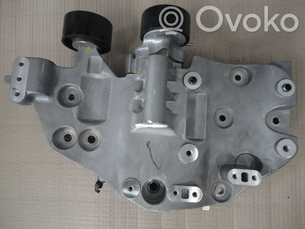 Mitsubishi Canter Mocowanie alternatora 