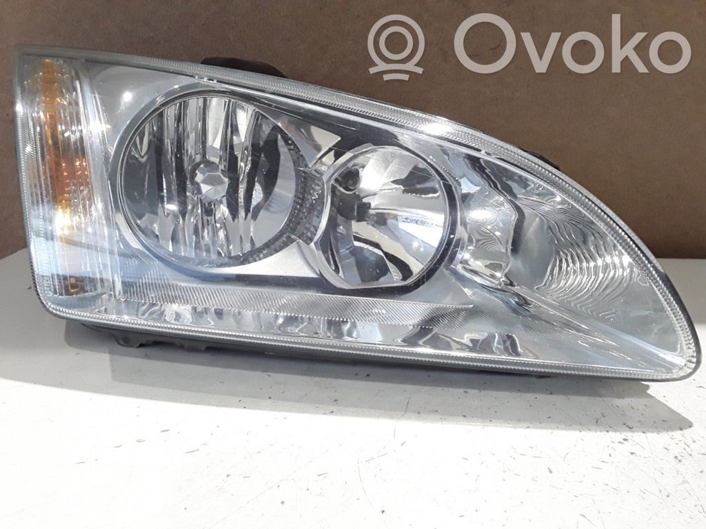 Ford Focus Scheinwerfer 
