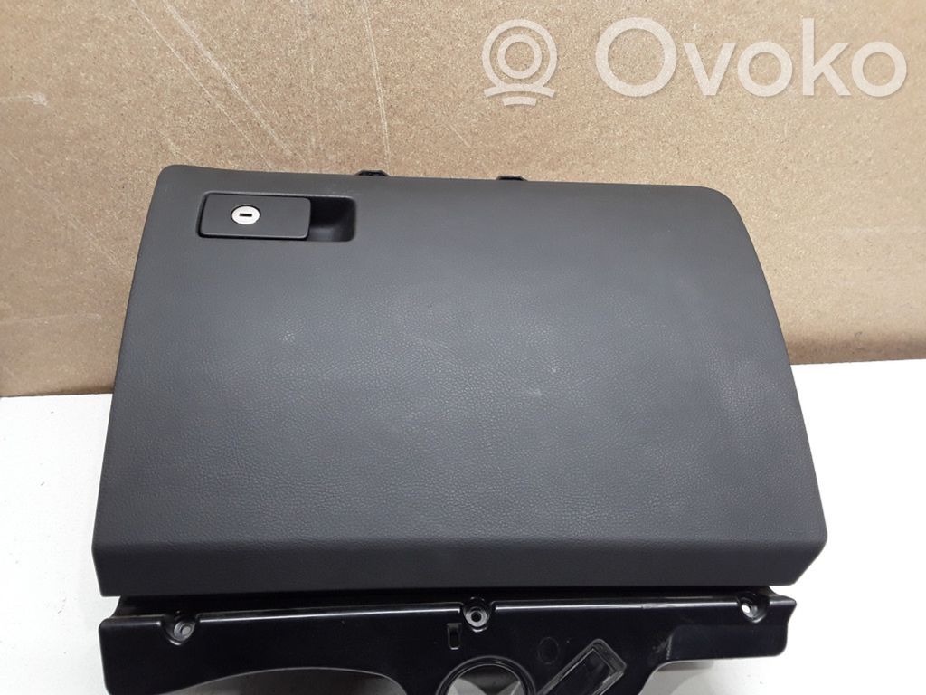 Volkswagen PASSAT B6 Juego guantera 
