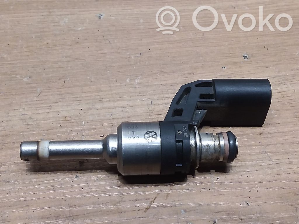 Volkswagen PASSAT B6 Fuel injector 