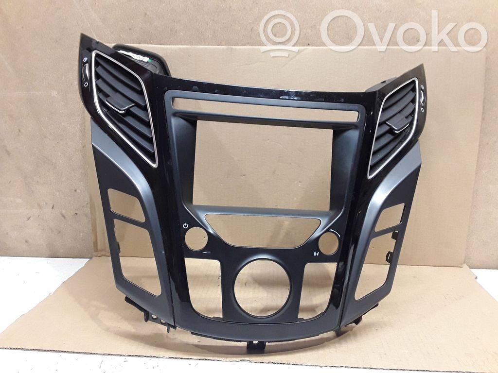 Hyundai i40 Dash center air vent grill 