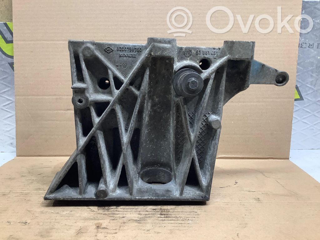 Nissan Primastar Engine mounting bracket 