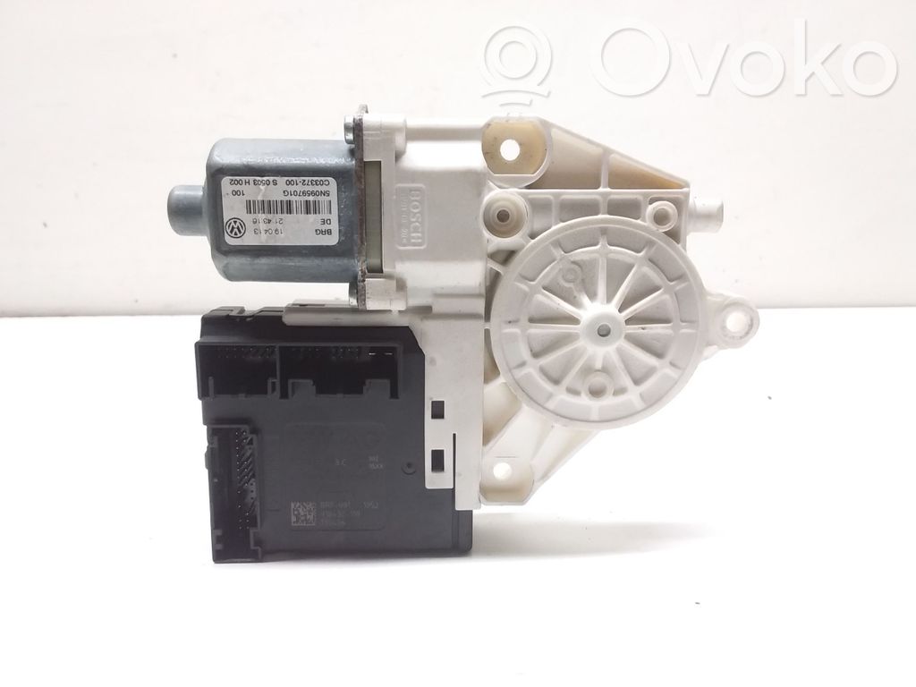Volkswagen Tiguan Front door window regulator motor 
