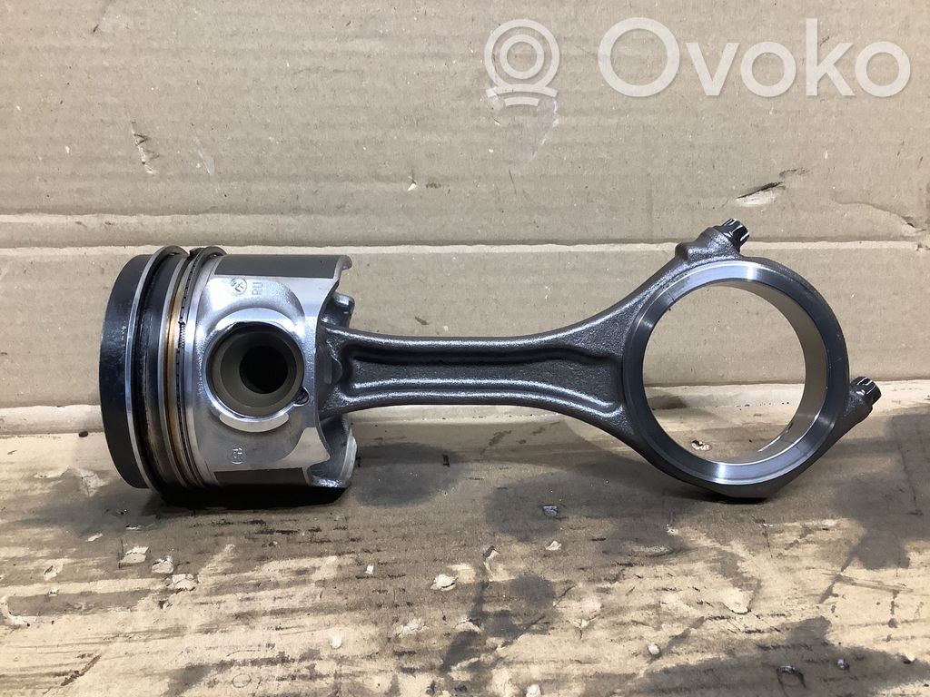 Audi Q5 SQ5 8R Piston with connecting rod 