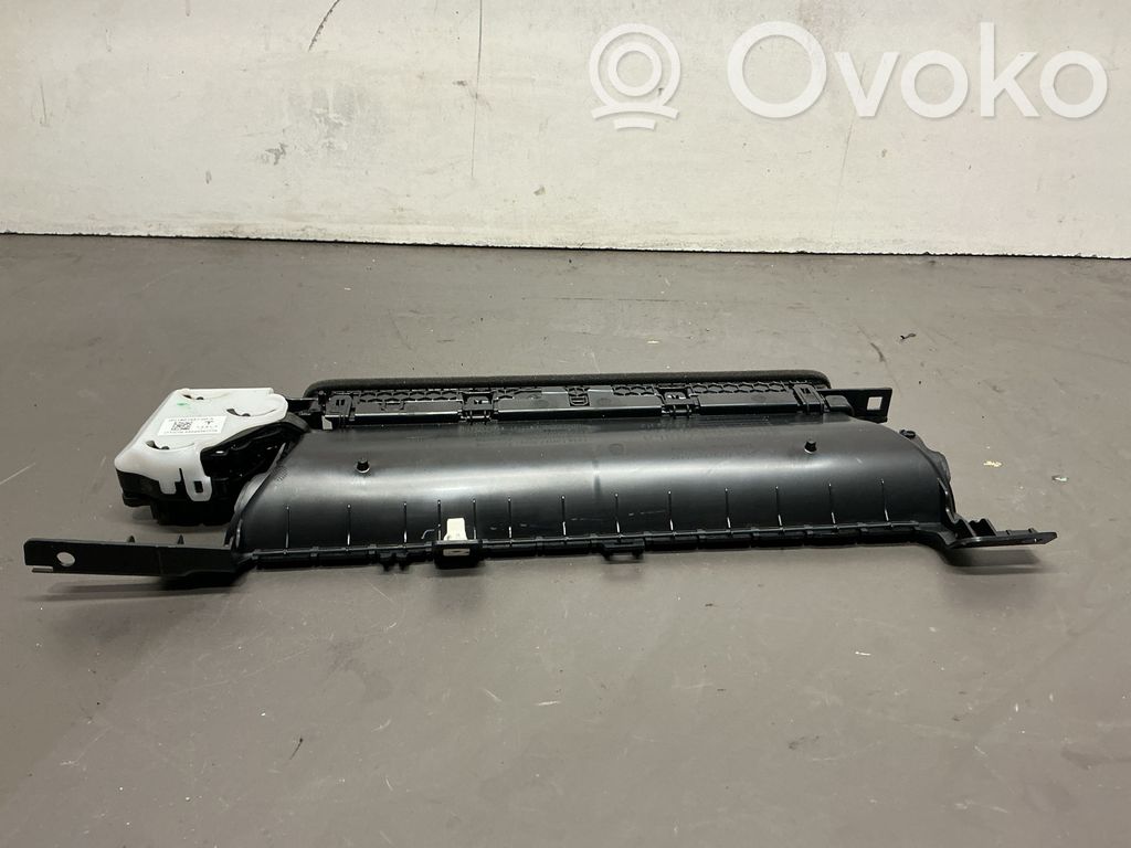 Tesla Model Y Oro paėmimo kanalo detalė (-ės) 