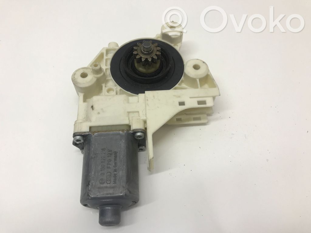 Ford Focus Priekšpusē loga pacēlāja motoriņš 