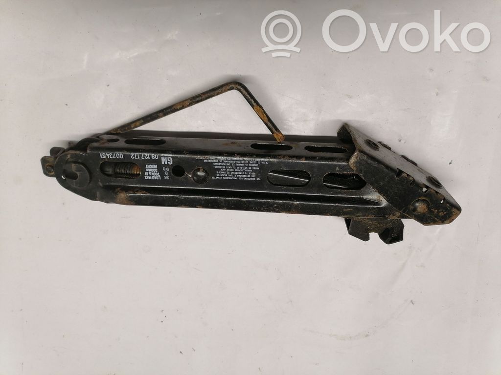 Opel Astra H Домкрат (данкрат) 