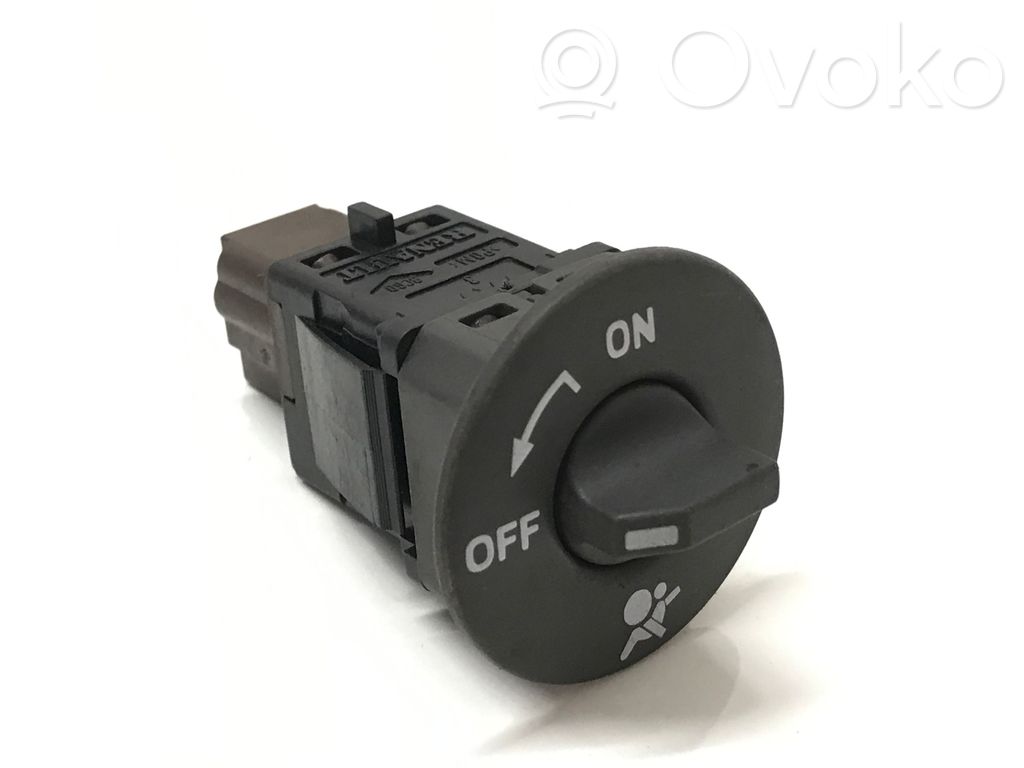 Renault Clio III Passenger airbag on/off switch 