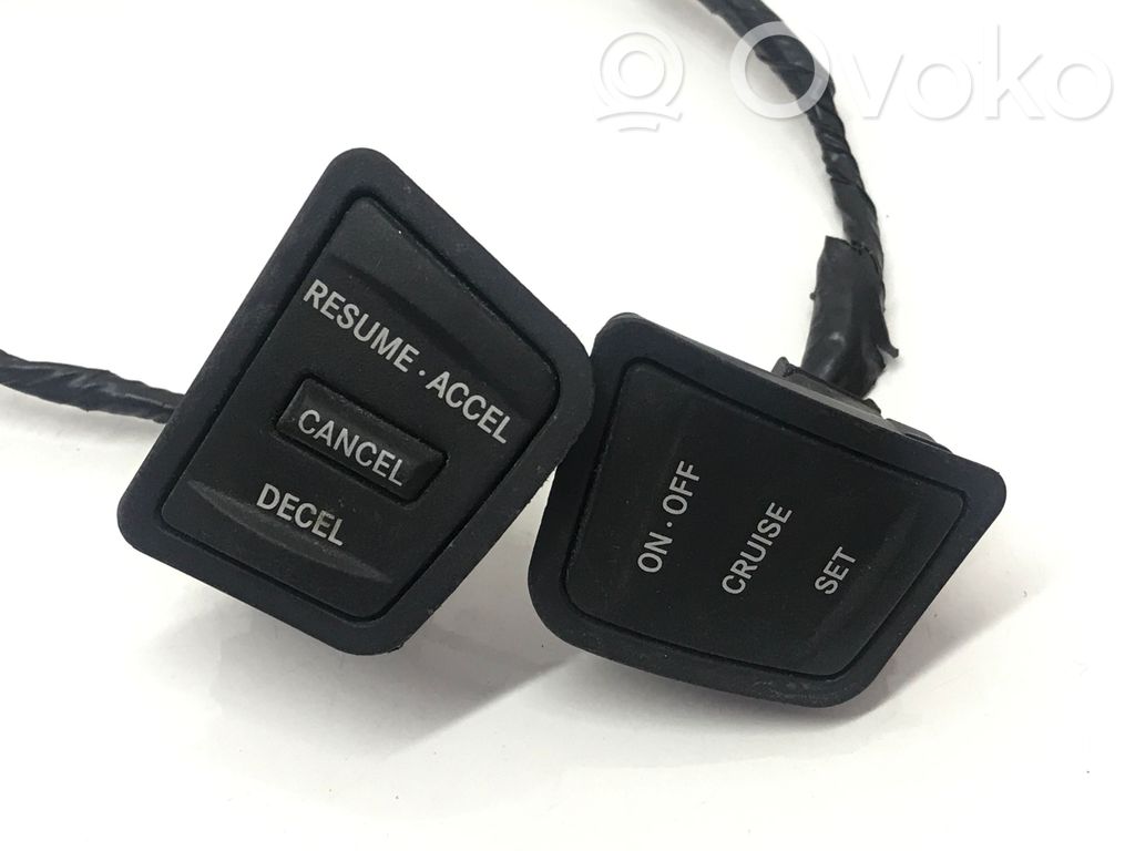 Jeep Grand Cherokee (WK) Steering wheel buttons/switches 