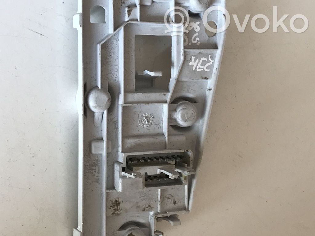 Peugeot 306 Aizmugures spuldzes vāka turētājs 