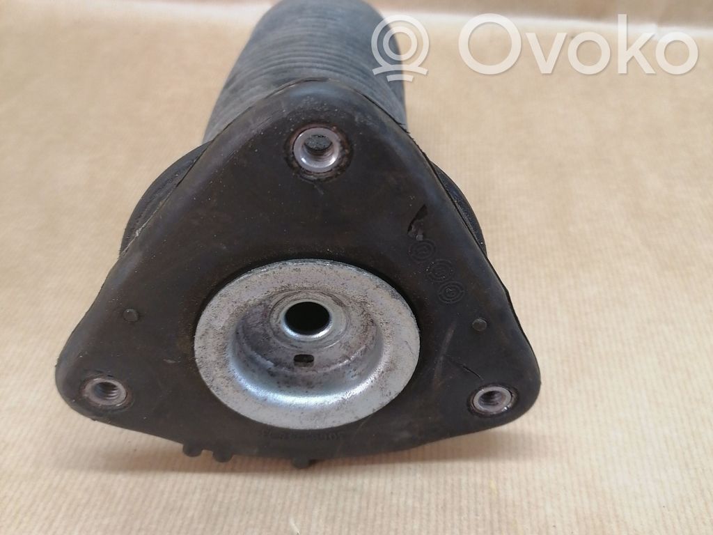 Volvo C70 Ylempi etutukivarren kiinnitys 