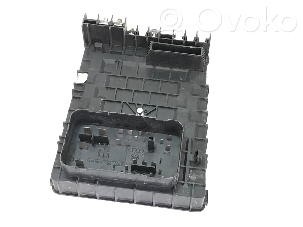 Volkswagen Golf V Fuse module 