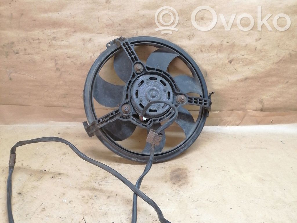 Audi A4 S4 B5 8D Elektrinis radiatorių ventiliatorius 