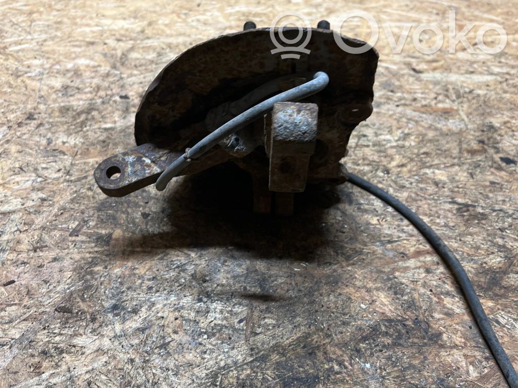 Front wheel hub spindle knuckle