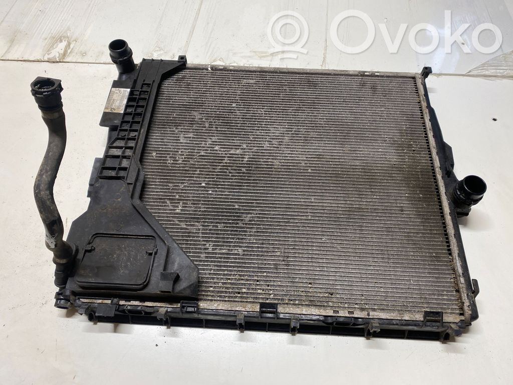 BMW X3 E83 Jäähdyttimen lauhdutin 
