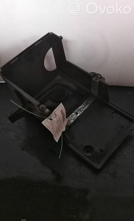Battery box tray   3M5110723