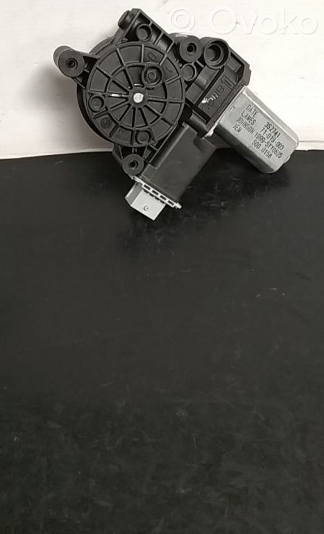 Opel Corsa E Front door window regulator motor 