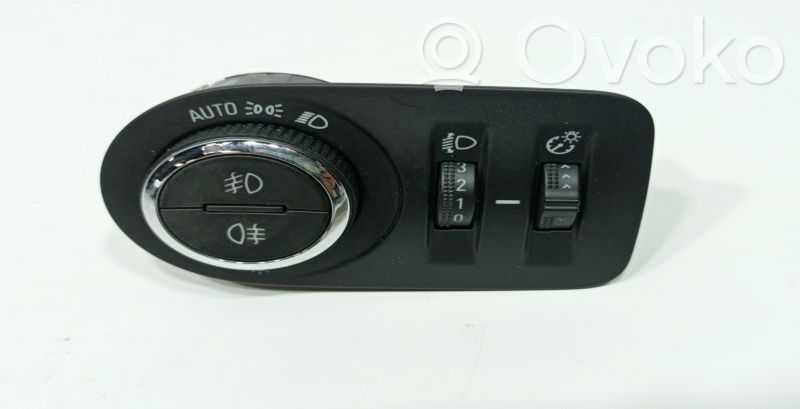 Lichtschalter   13493472,17006666