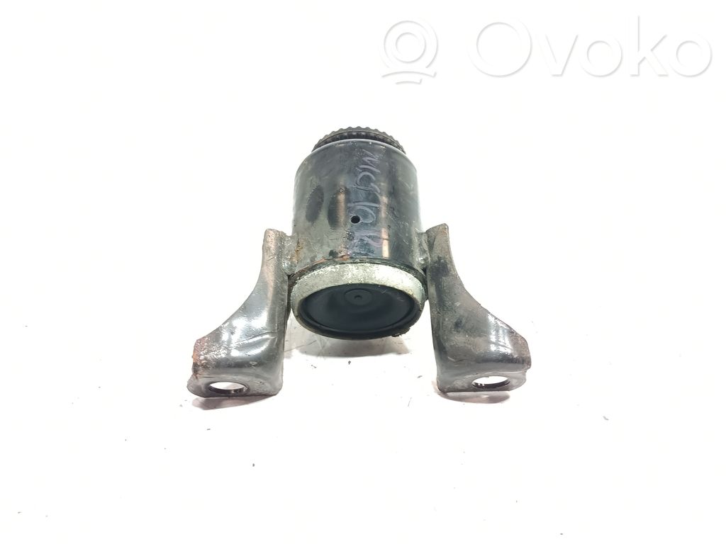 Engine mount bracket   8V516F012BJ