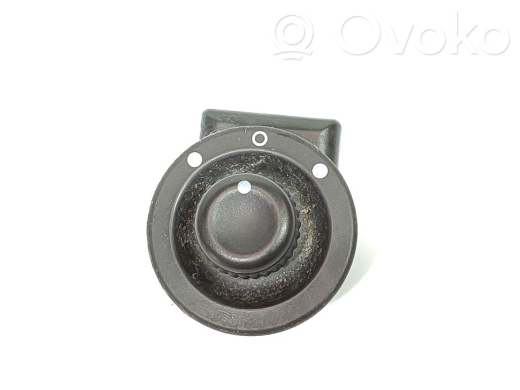 Wing mirror switch   255704649R,2557000QAC,255704649R,255706283R,7700421287,7700429992,7700432971,7700434846,7700436530,7700787784,7700803531,8200002442,8200046317,8200190690,8200214919