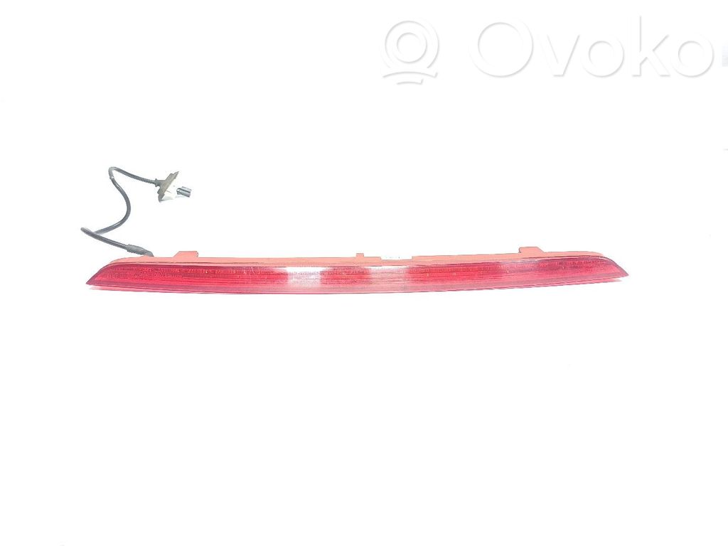Troisième feu stop   8V0945097B