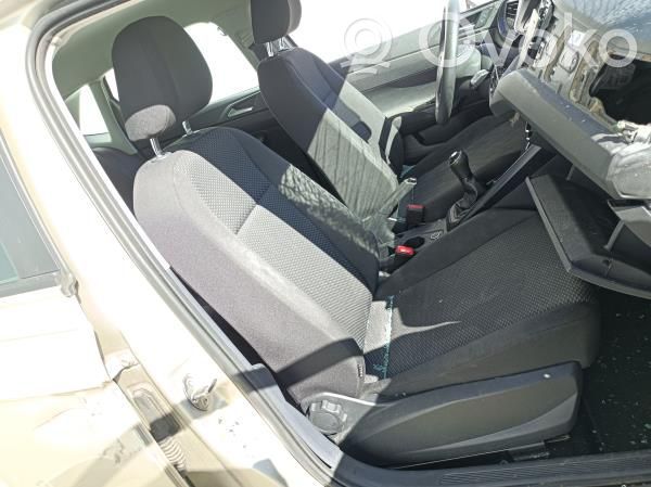 Volkswagen Polo VI Etumatkustajan istuin 