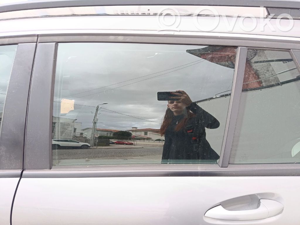 Mercedes-Benz C W204 Rear door window glass 