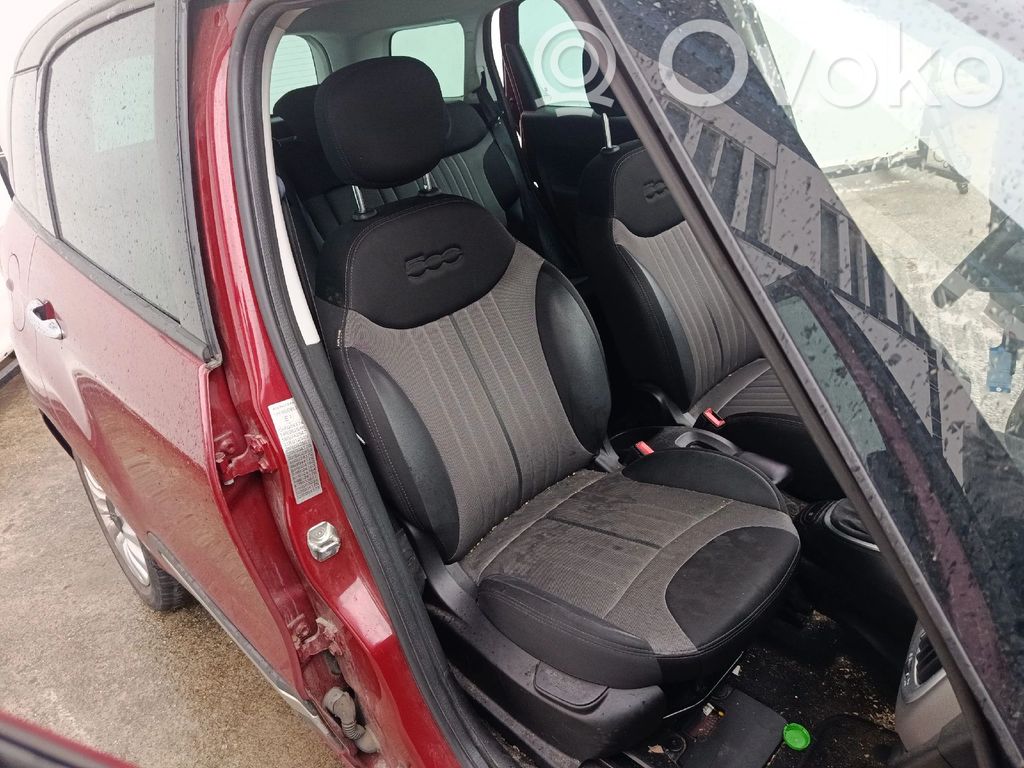 Fiat 500L Etumatkustajan istuin 