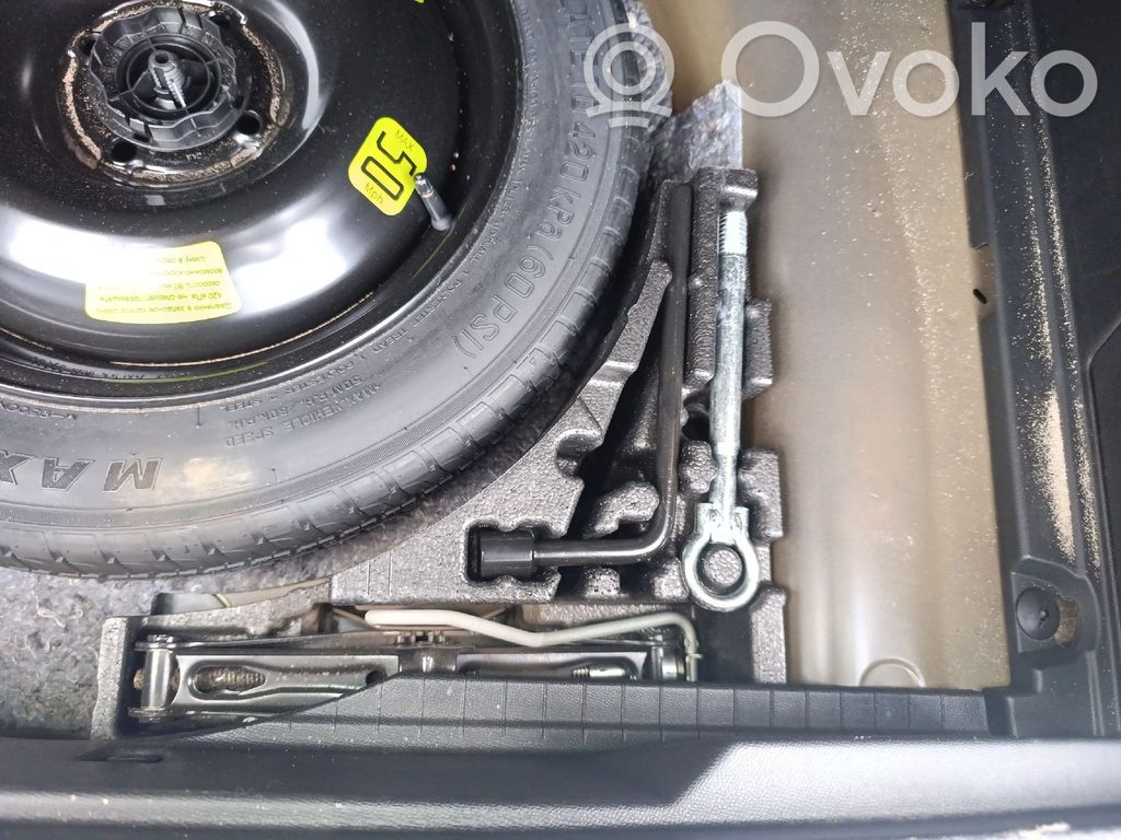 Peugeot 2008 II Tool set