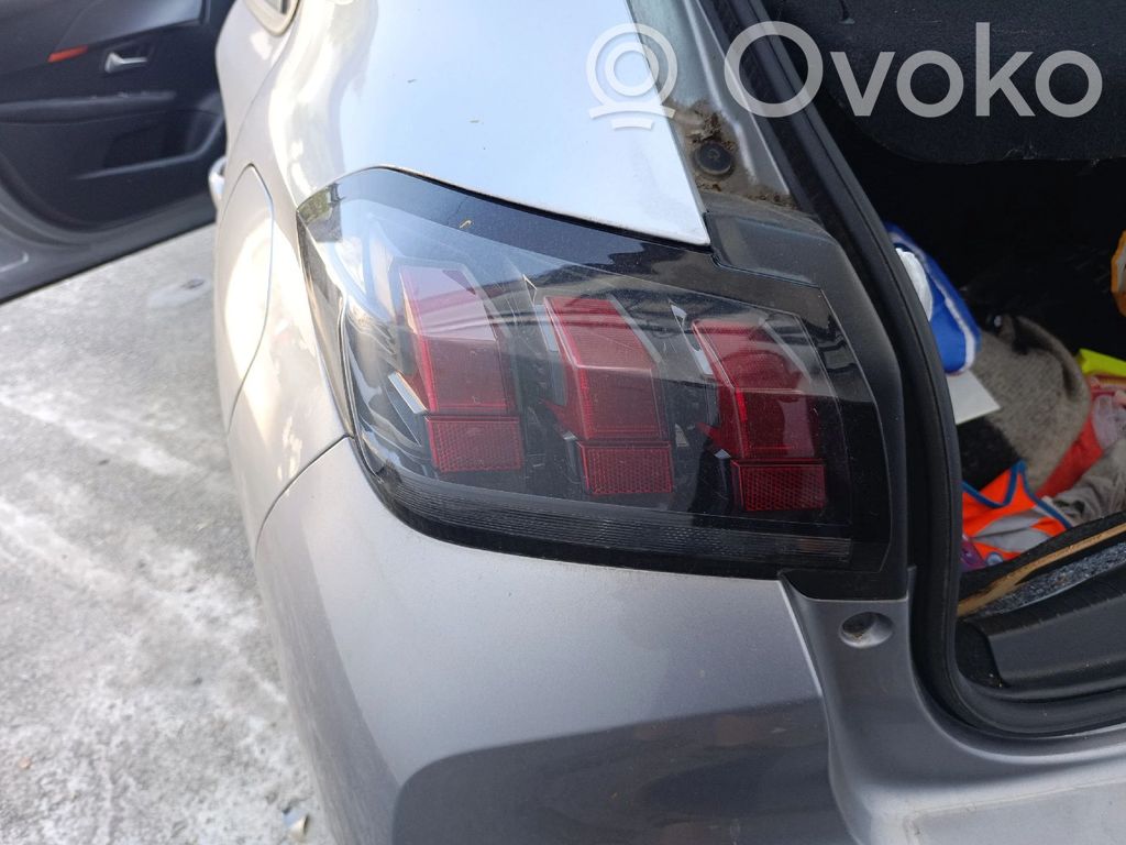 Peugeot 208 II Luces portón trasero/de freno