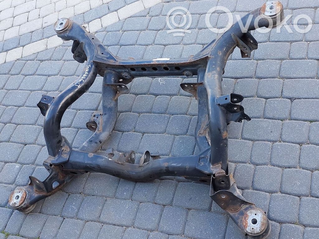 Volkswagen Touareg I Rear subframe 