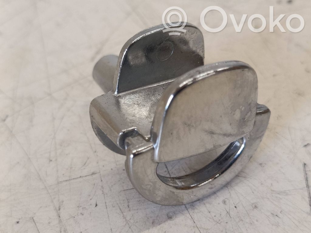 Volkswagen PASSAT B6 Tie down hook / loop 