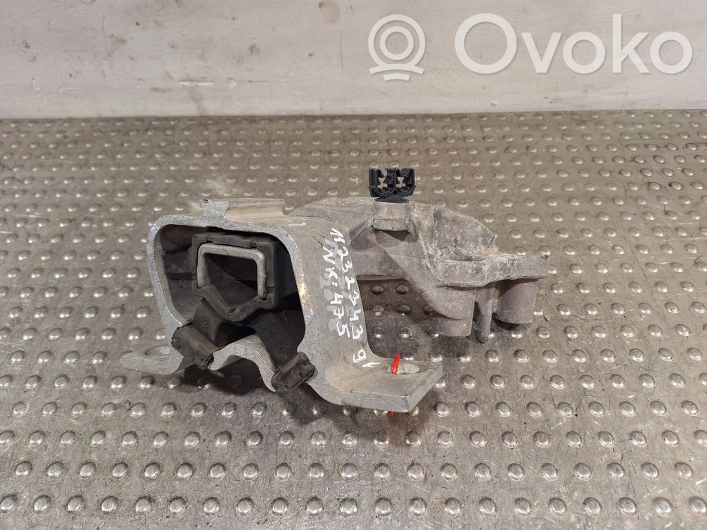 Dacia Duster Engine mount bracket 