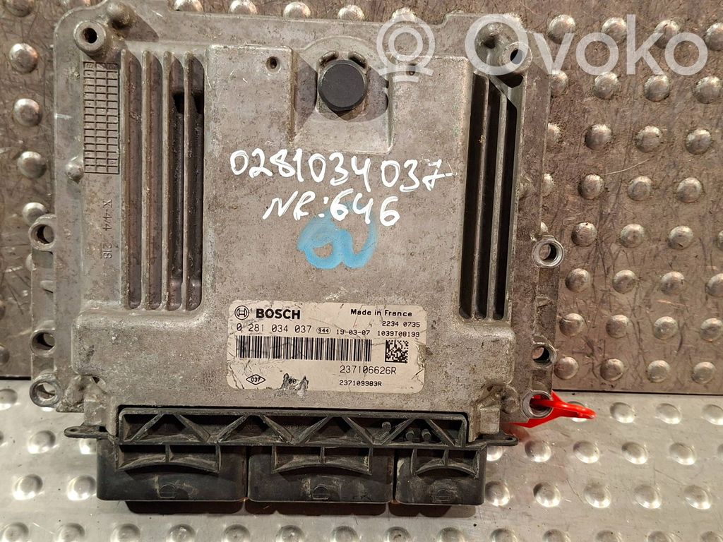 Renault Trafic III (X82) Engine control unit/module 