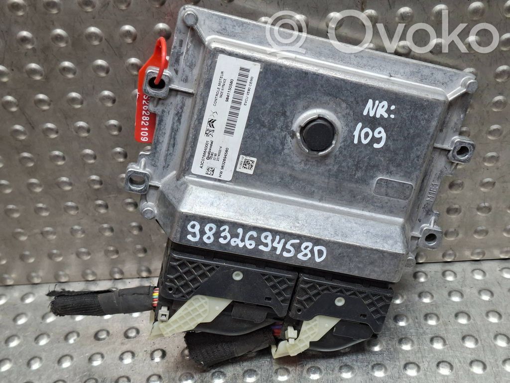 Peugeot 208 II Engine control unit/module 